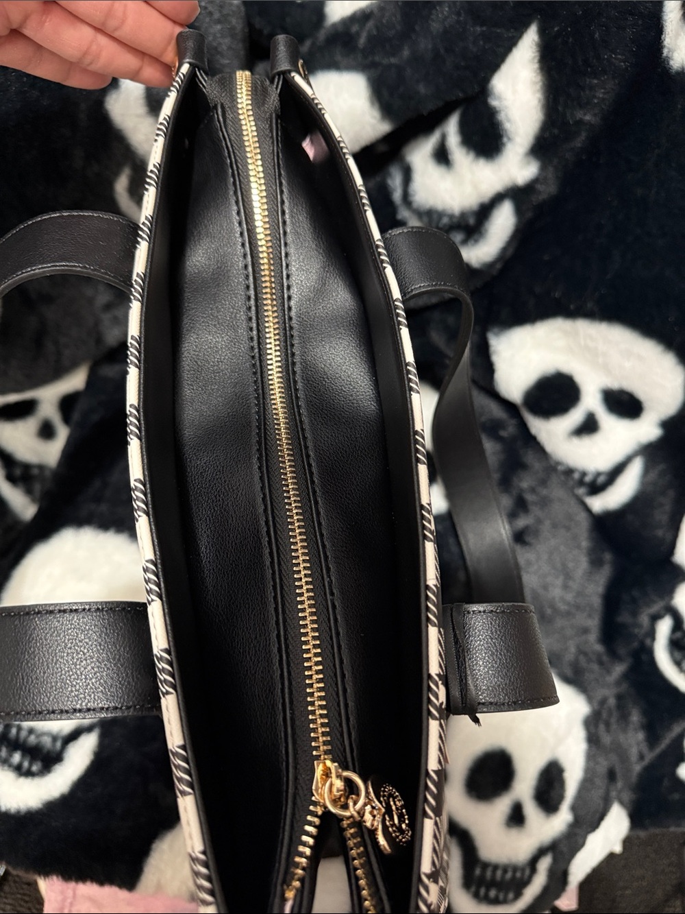 Juicy Couture Scottie tote - Picture 5 of 10